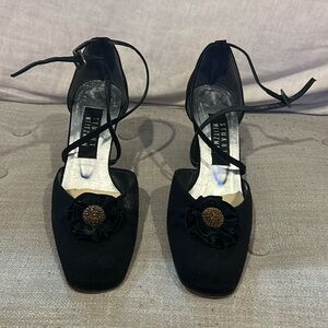 Stuart Weitzman black 3” pumps. Great condition size 7.5